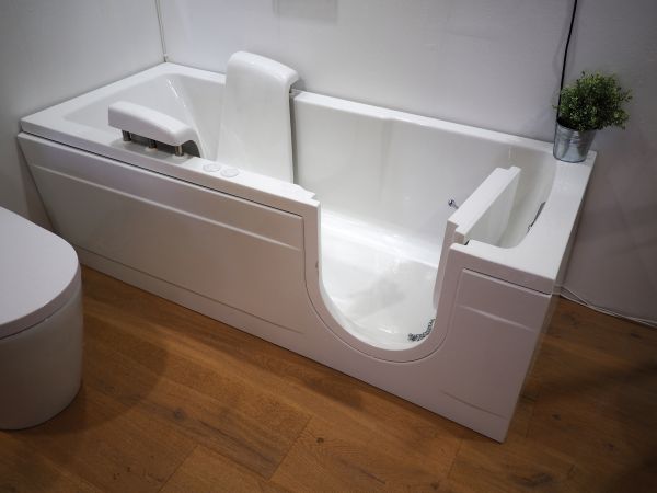 Cost of Walk In Tub Repair in Mason